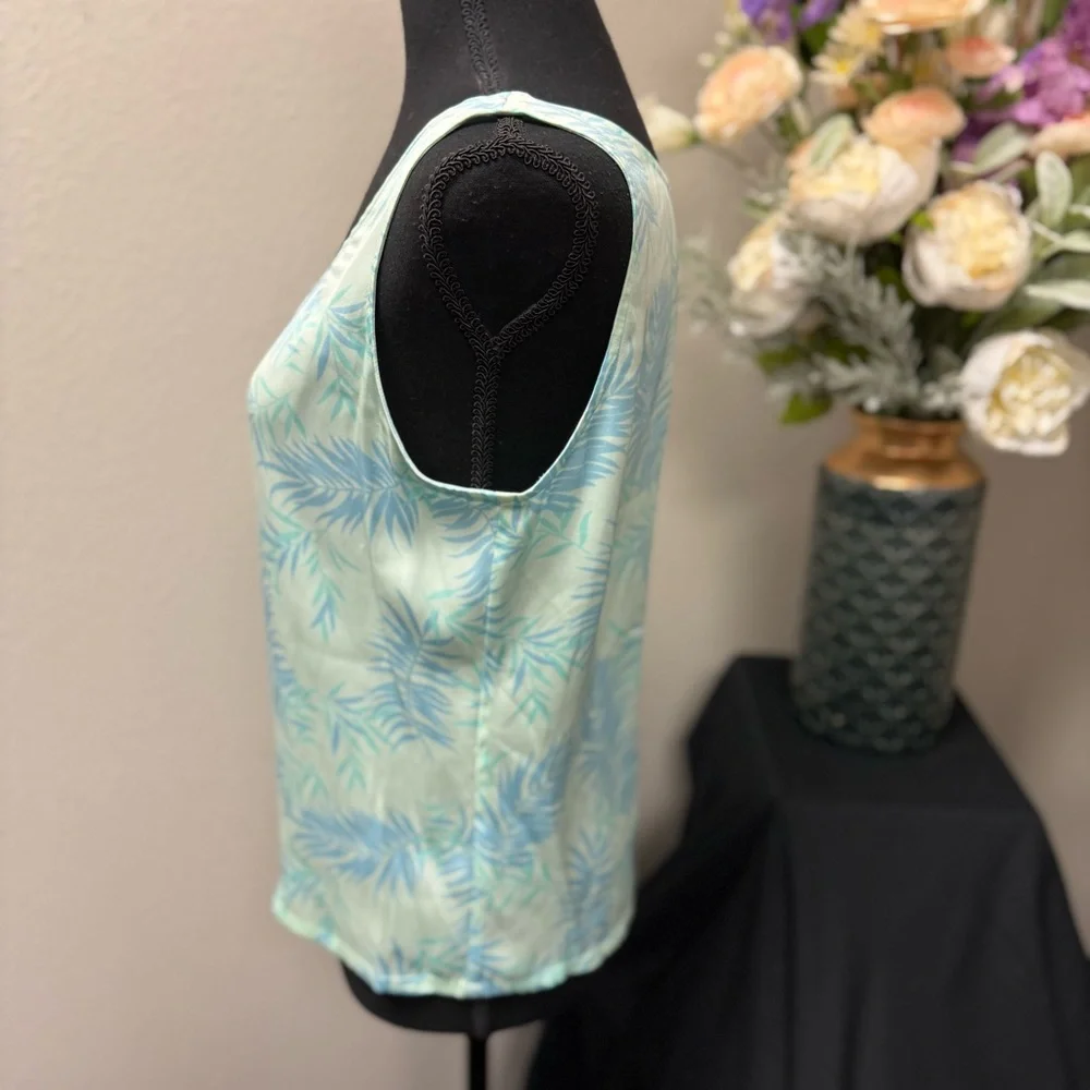 Tommy Bahama Silk Stretch Tank Top – Palm Print, Size Medium. 93% Silk - Picture 2 of 7